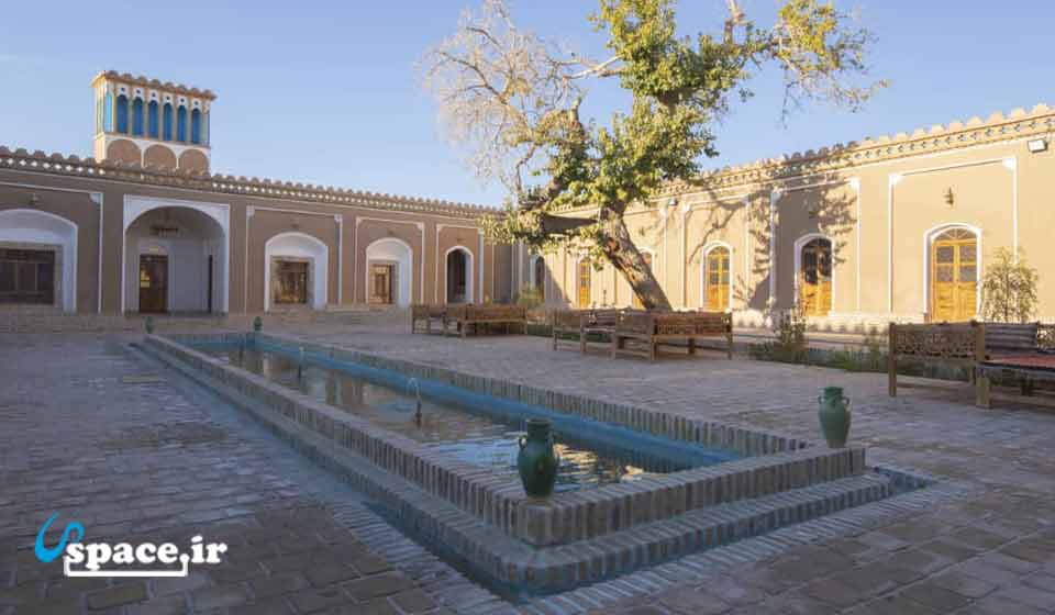 نمای بیرونی اقامتگاه سرای زنده دلان - باغشهر اسلامیه - روستای برون